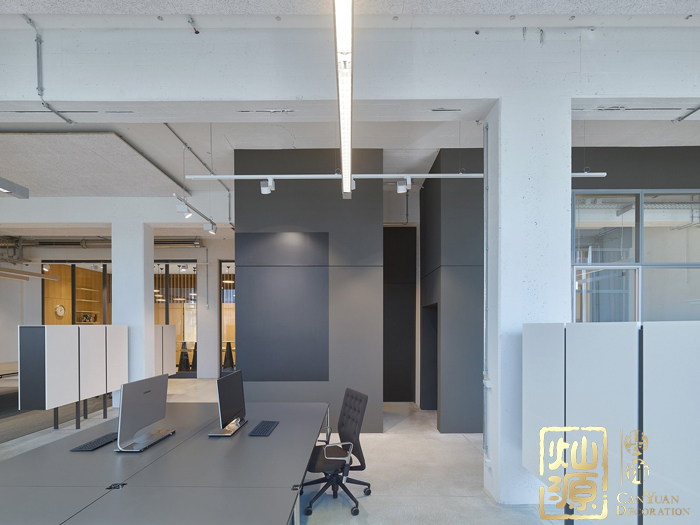 小型网络公司时尚科技办公室装修设计案例