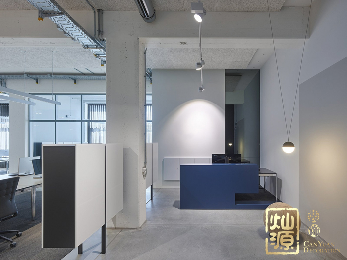小型网络公司时尚科技办公室装修设计案例