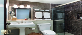 为什么酒店设计中卫生间的玻璃是半透明的？