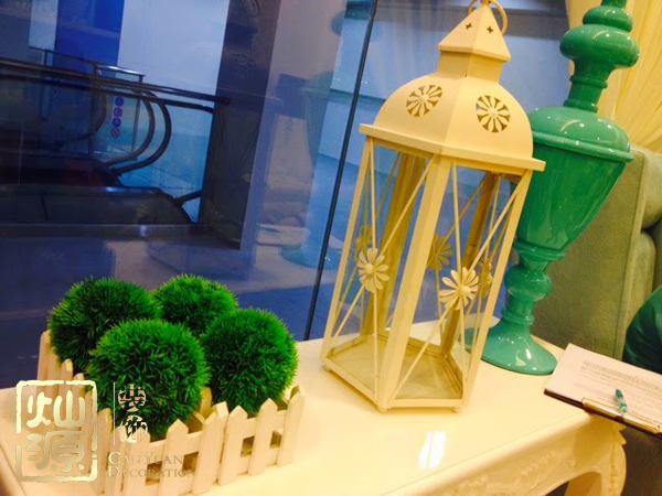 40平美容店接待区简单而实用的装饰物