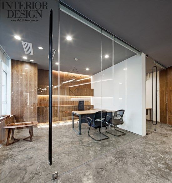 这样小型办公室设计，空间就像被放大镜放大了一样