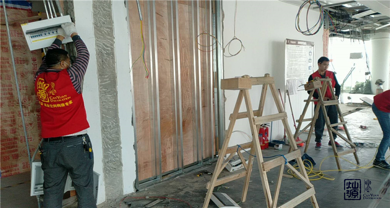 办公室装修电路施工现场图